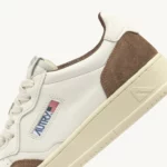 SNEAKERS-MEDALIST-LOW-IN-PELLE-E-SUEDE-BIANCA-E-CIGAR-AUTRY_51449_dettaglio