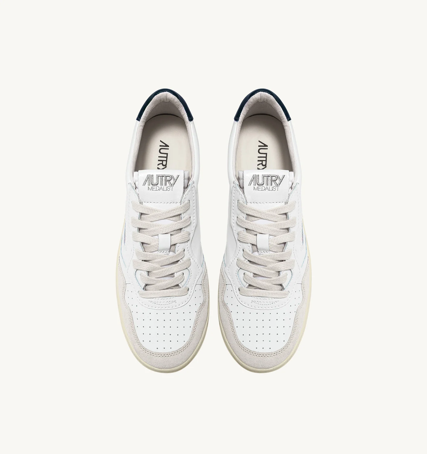 SNEAKERS-MEDALIST-LOW-IN-SUEDE-E-PELLE-BIANCA-E-BLUE-AUTRY_41693_dettaglio SNEAKERS-MEDALIST-LOW-IN-SUEDE-E-PELLE-BIANCA-E-BLUE-AUTRY_41693_dettaglio