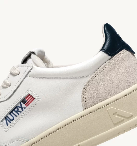 SNEAKERS-MEDALIST-LOW-IN-SUEDE-E-PELLE-BIANCA-E-BLUE-AUTRY_41694_dettaglio