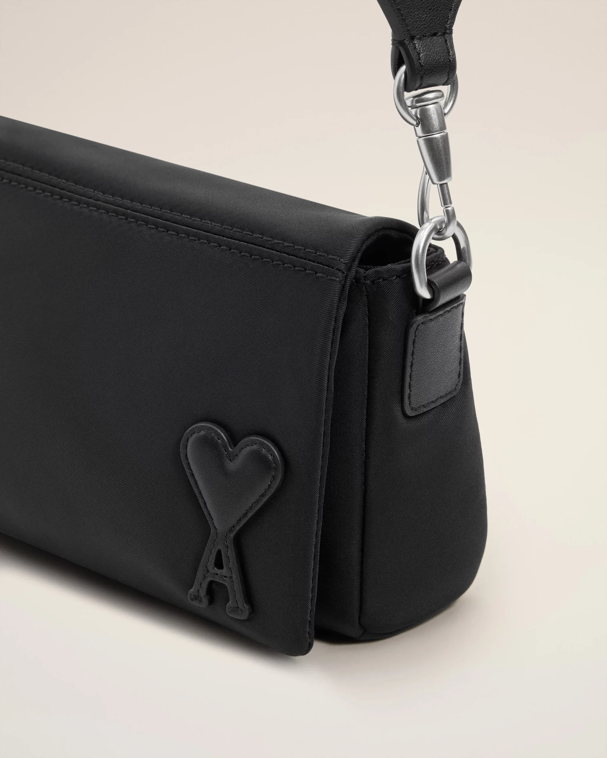 ULL710.AW0001_9122de6e-7fe5-420a-b3a3-8409da1ac942