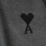AMIPARIS_PULL_COL_CHEMINE_AMIDE_COEUR_GRIS_CHINE_ET_NOIR_001