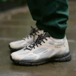 ME253005_102_the_re_run_outdoor_off_white_london_men_close_up