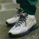ME253005_102_the_re_run_outdoor_off_white_london_men_close_up3